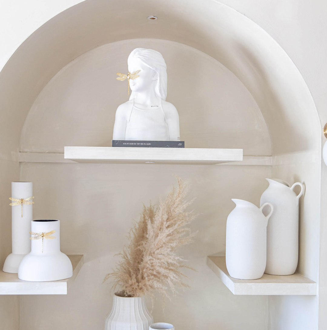Escultura Menina Busto Branco Libélula