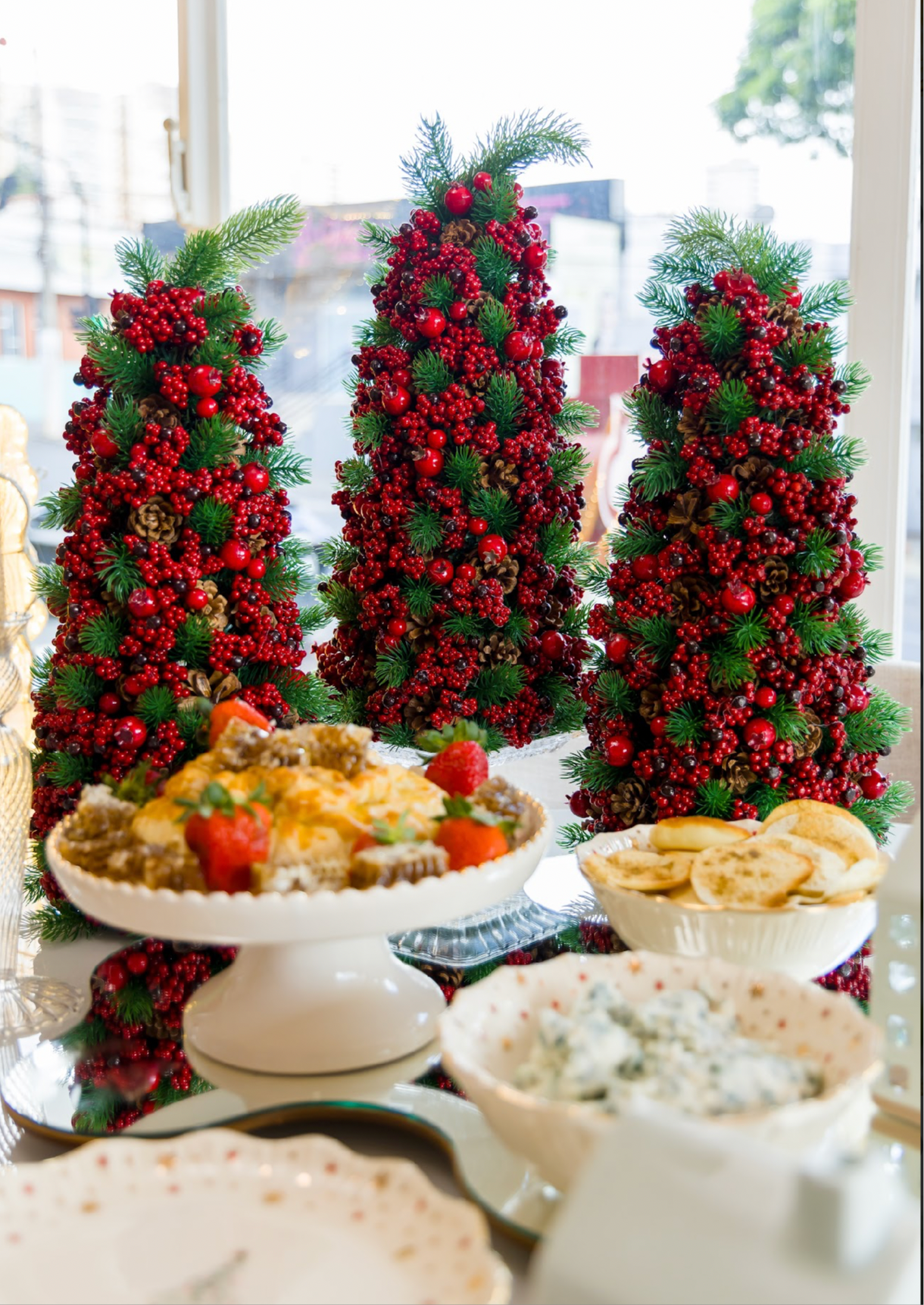 Arvore Natal Decorada Pinhas e Cerejas - 60cm